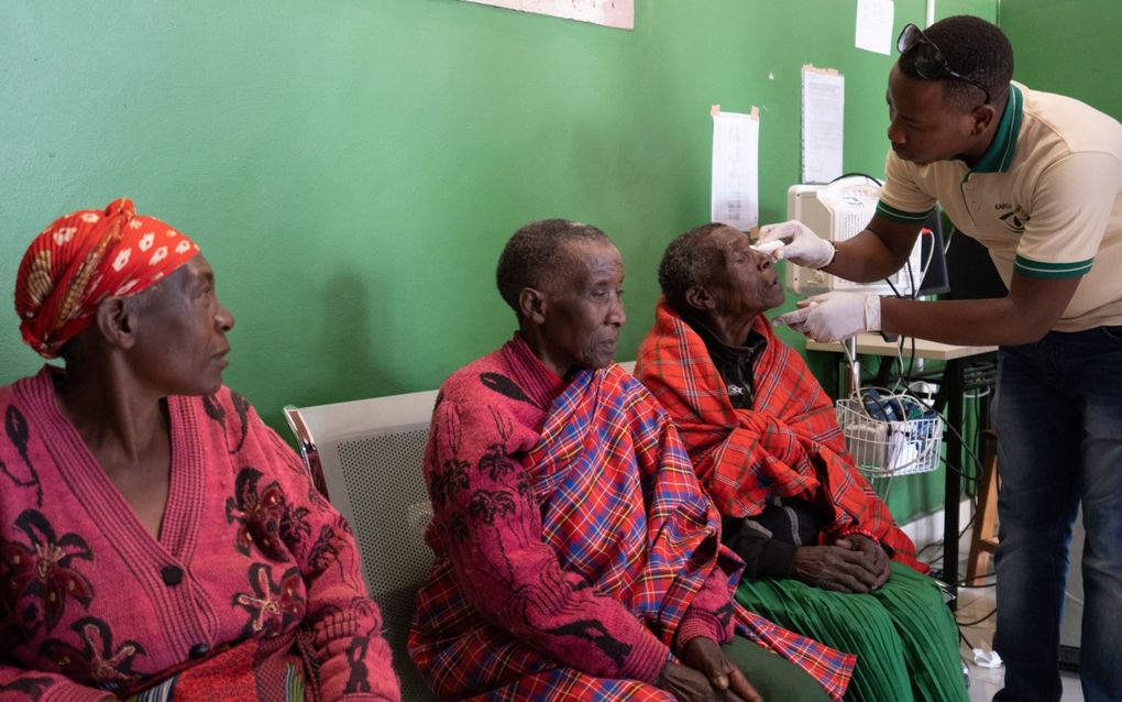 Rwandese kruidendokter en schapenhoeder komen naar kliniek voor ...