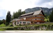 Volgens eigenaar Ko Scheurer van hotel Sonnenuhr in Oostenrijk is deze zomer een verloren seizoen. Daarom bedacht hij een speciale actie. beeld RD
