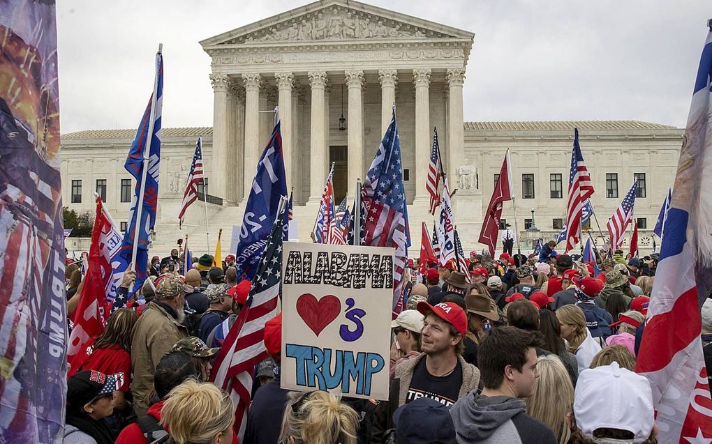 Duizenden aanhangers van president Trump protesteerden zaterdag tegen de uitslag van de presidentsverkiezingen.  beeld Tasos Katopodis., Getty Images