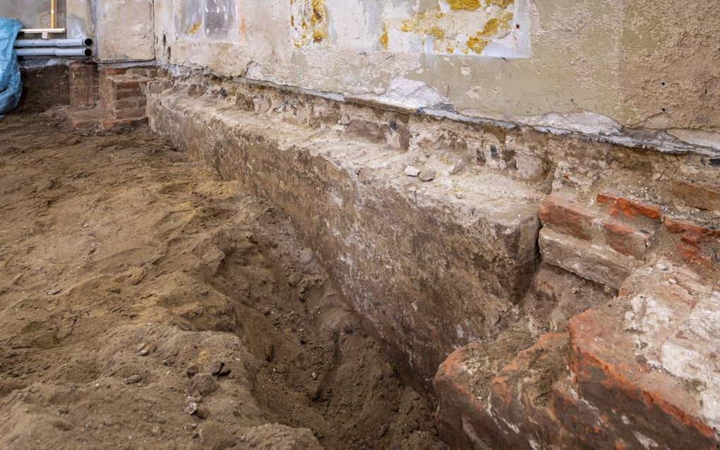 Bij archeologische graafwerkzaamheden in de Grote of St. Michaëlskerk zijn resten van een Romaanse kerk van voor 1040 ontdekt.  beeld Gerard van der Sluijs