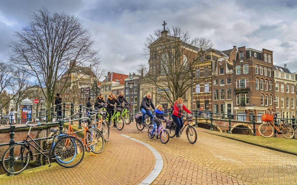 Fietsen horen bij Amsterdam, daarom klinken er fietsbellen in typisch Amsterdamse audiofragmenten. beeld iStock