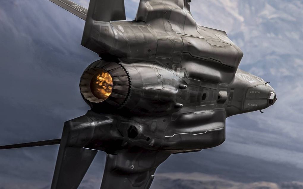 Een F-35 in vol ornaat. Het jachtvliegtuig voldoet volgens de Amerikaanse luchtmacht niet als opvolger van de F-16. De VS studeren daarom op een nieuwe variant.  beeld Jan Dijkstra