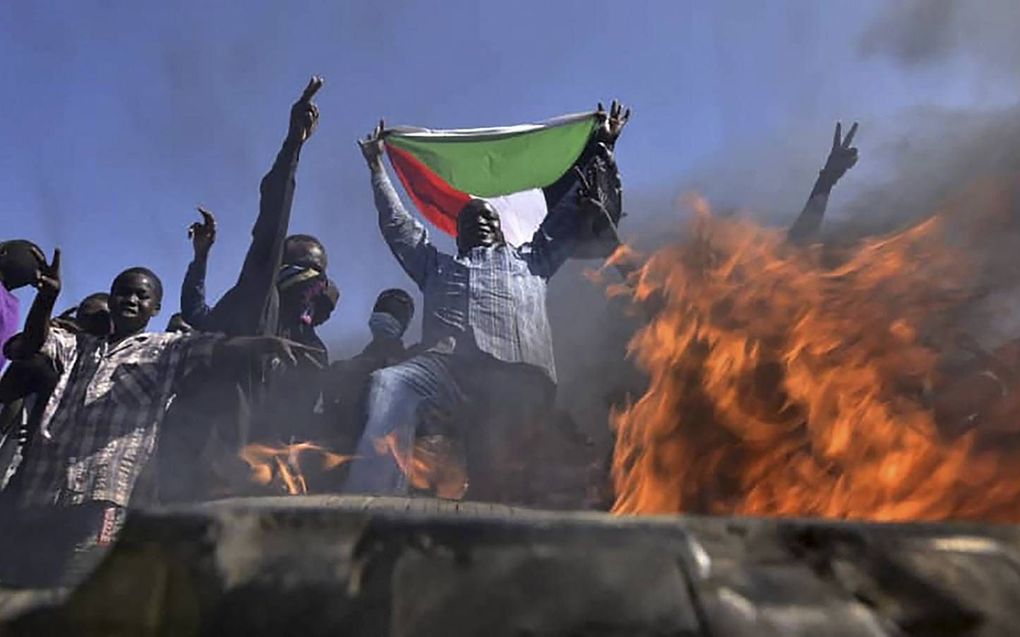 Protest in Sudan tegen de militaire coup door legerchef Abdel Fattah al-Burhan. beeld AFP