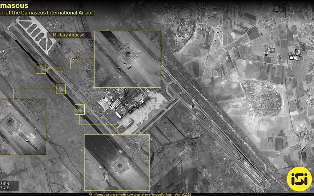 Satellietbeelden van de luchthaven van Damascus, waarop te zien is dat er herstelwerkzaamheden plaatsvinden na een eerdere aanval. beeld AFP