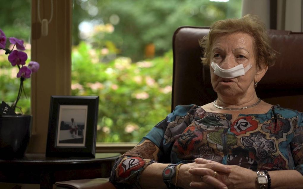 Mevrouw Bosmans is een van de gasten van hospice De Regenboog in Nunspeet. Ze heeft kanker, met uitzaaiingen in de botten, en is net geopereerd aan een melanoom. beeld RD