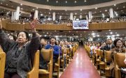 De Yoido Full Gospel Church begon in 1958. De kerk diende vooral arme arbeiders die naar de hoofdstad Seoul kwamen. In zestig jaar groeide de gemeente uit tot de grootste megakerk ter wereld.  beeld wvxu.org