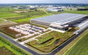Luchtfoto van het nieuwe megadistributiecentrum van webwinkel Wehkamp in Zwolle. Het geautomatiseerde centrum heeft een oppervlakte van 53.000 vierkante meter.​ beeld ANP, Paul Raats