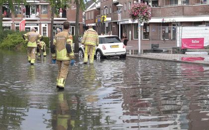 Wateroverlast woensdag in het Overijsselse Hardenberg. beeld ANP, PERSBUREAU METER