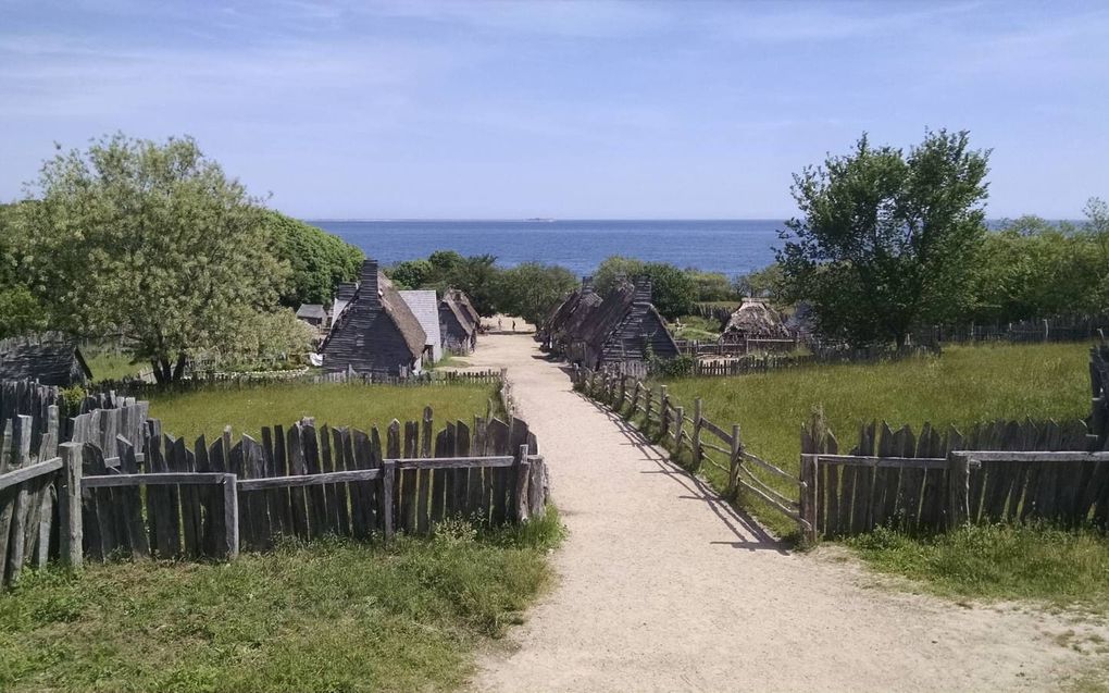 Plimoth Plantation in Plymouth, Massachusetts. In dit openluchtmuseum is het eerste dorp van de Pilgrim Fathers nagebouwd. beeld Wikimedia