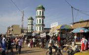 Straatbeeld in Gambia. In het betrekkelijk tolerante West-Afrikaanse land komt vervolging van christenen voor. beeld Lex Rietman