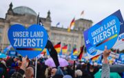 AfD-aanhangers protesteren in Berlijn tegen hoge prijzen. beeld EPA, Hannibal Hanscke