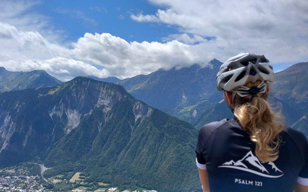 Hannah op fietsvakantie in de bergen, twee dagen voor haar overlijden. beeld Gertrude van Rijn