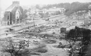 Greenwood, de zwarte voorstad van Tulsa, was na een bombardement door blanken een rokende puinhoop. beeld AFP, Library of Congress