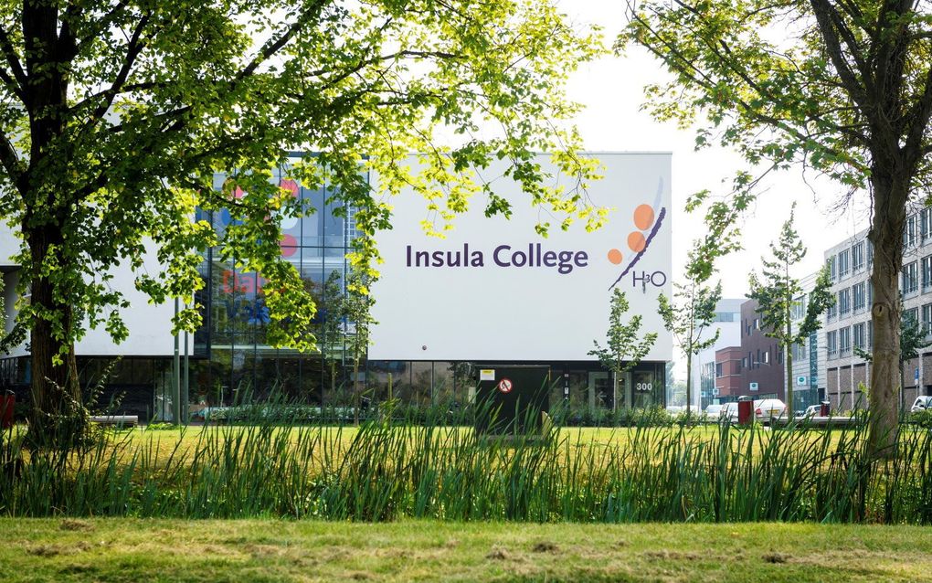 Het Insula College in Dordrecht. beeld In de Buurt 