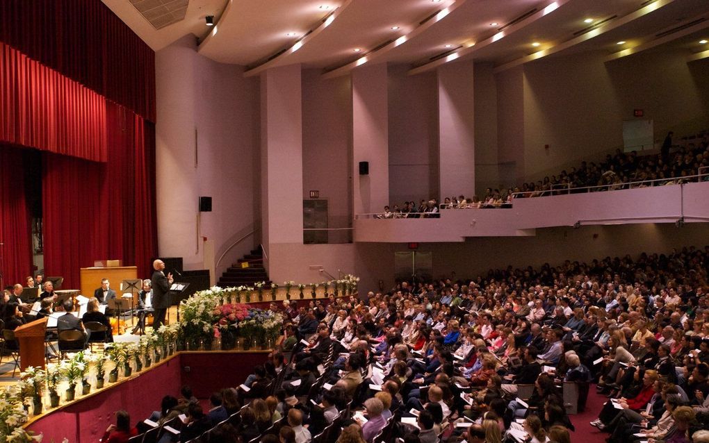 Kerkdienst met voorganger Tim Keller in Redeemer Presbyterian Church in New York. beeld Tim Keller