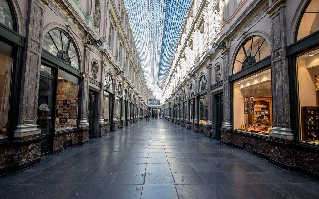 De Koninginnegalerij in Brussel, waar normaal dagelijks zo'n 30.000 mensen komen. beeld EPA