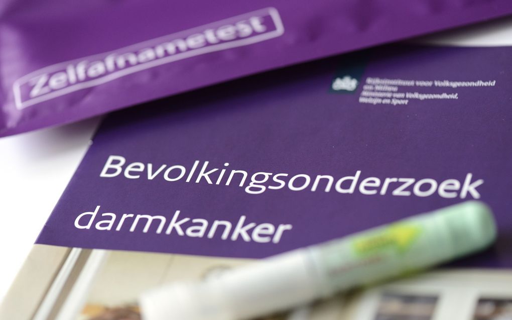 Envelop met de uitnodiging voor het onderzoek naar darmkanker. Jaarlijks krijgen zo’n 12.000 mensen de diagnose. beeld ANP, Lex van Lieshout