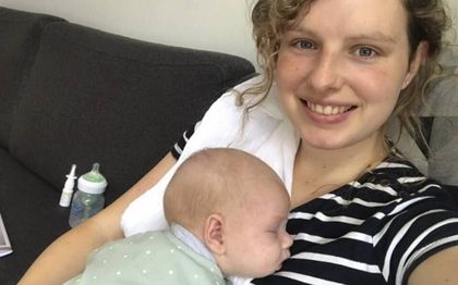 Mirjam Houtman met haar zoontje Jeftha. Vijf weken na de geboorte werd bij hem het RS-virus