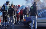 Deelnemers van de actiegroep Kick Out Zwarte Piet (KOZP) op de afrit van de A28 bij Staphorst, november 2022. beeld ANP/PERSBUREAU METER