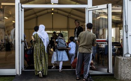 Afghaanse vluchtelingen in opvang Zoutkamp. beeld ANP, Vincent Jannink
