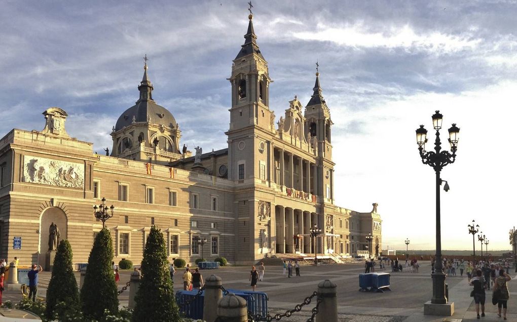 De rooms-katholieke kathedraal Almudena in Madrid.  beeld Wikimedia