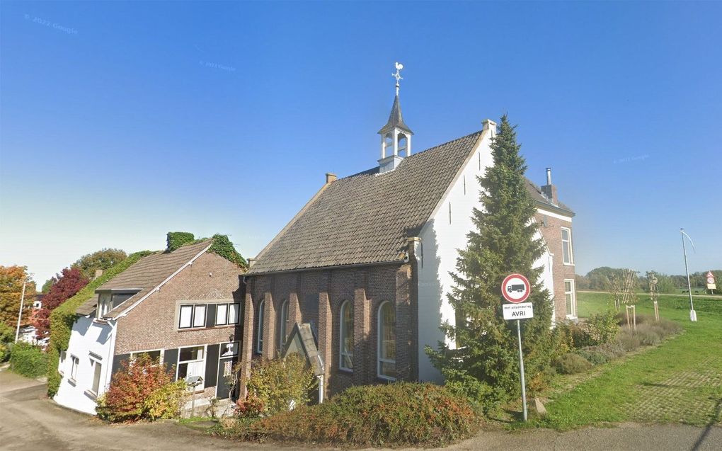 De voormalige hervormde kerk in Hellouw, nu woonhuis. beeld Google