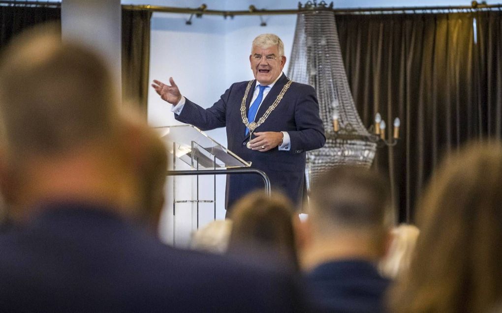 Burgemeester Jan van Zanen ontbeet woensdag met Haagse ondernemers. Hij oordeelde positief over de Miljoenennota. beeld ANP, Lex van Lieshout