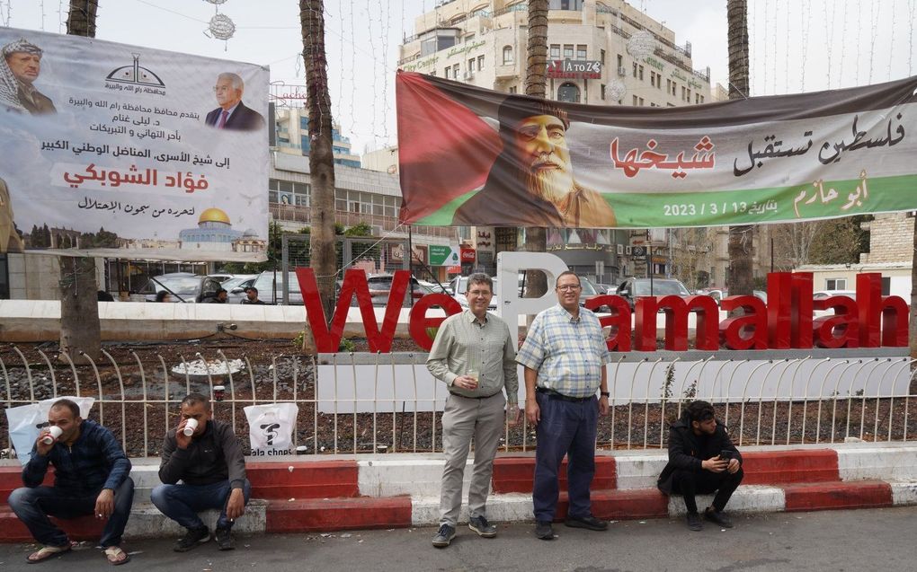 Rieuwerd Buitenwerf en Paul Doth in het centrum van Ramallah, beeld Rieuwerd Buitenwerf