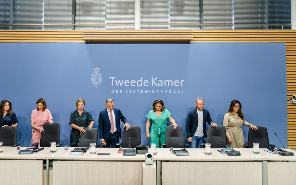 De enquêtecommissie boog zich twee jaar lang over het gasdossier. V.l.n.r. Anne Kuik (CDA), Stieneke van der Graaf (ChristenUnie), Judith Tielen (VVD, ondervoorzitter), Tom van der Lee (GroenLinks, voorzitter), Barbara Kathmann (PvdA), Peter Kwint (SP) en Hülya Kat (D66). beeld ANP, Bart Maat