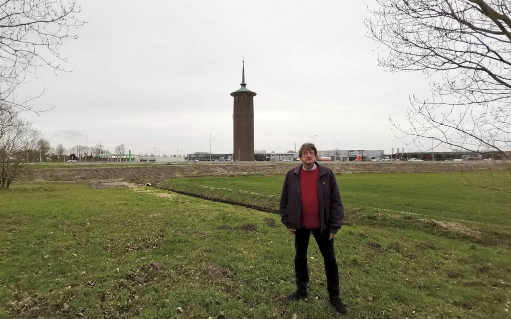 Jan Buth wil van de 63 meter hoge watertoren een ontmoetingsplaats voor het dorp Dirksland maken. beeld Van Scheyen Fotografie