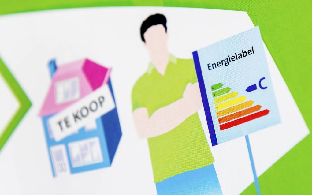 Een folder met uitleg over de energielabel voor woonhuizen. Vanaf 2008 moeten huiseigenaeen zo’n certificaat regelen om de nieuwe bewoner te informeren over de energiezuinigheid van de woning. Sinds januari gaat dit niet meer zo makkelijk als eerst. beeld ANP, Koen van Weel