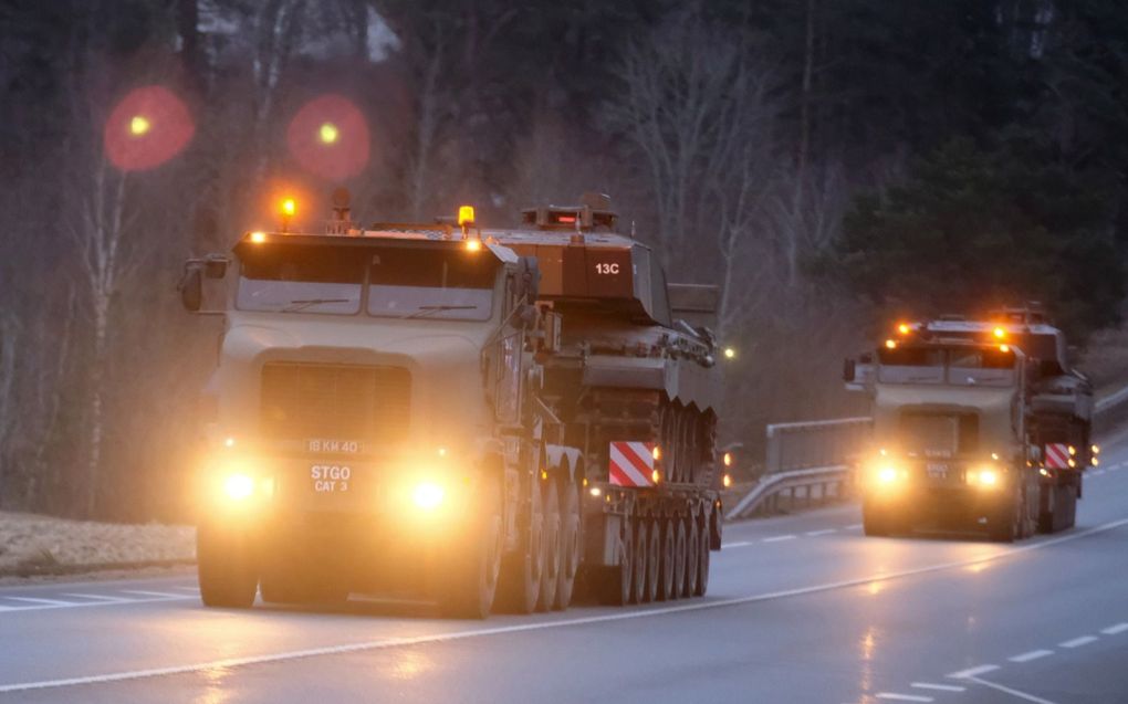 Een Brits militair konvooi is onderweg naar Estland. De NAVO stuurt extra manschappen en materieel naar de oostflank van het NAVO-gebied.   beeld EPA, Valda Kalnina