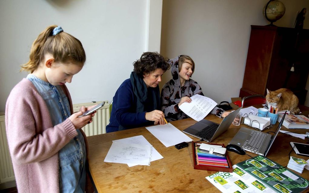 De Onderwijsraad vindt dat de overheid ouders meer vrijheid moet gunnen bij de invulling van het thuisonderwijs vanwege richtingbezwaren. beeld  Hollandse Hoogte, Bart Hoogveld