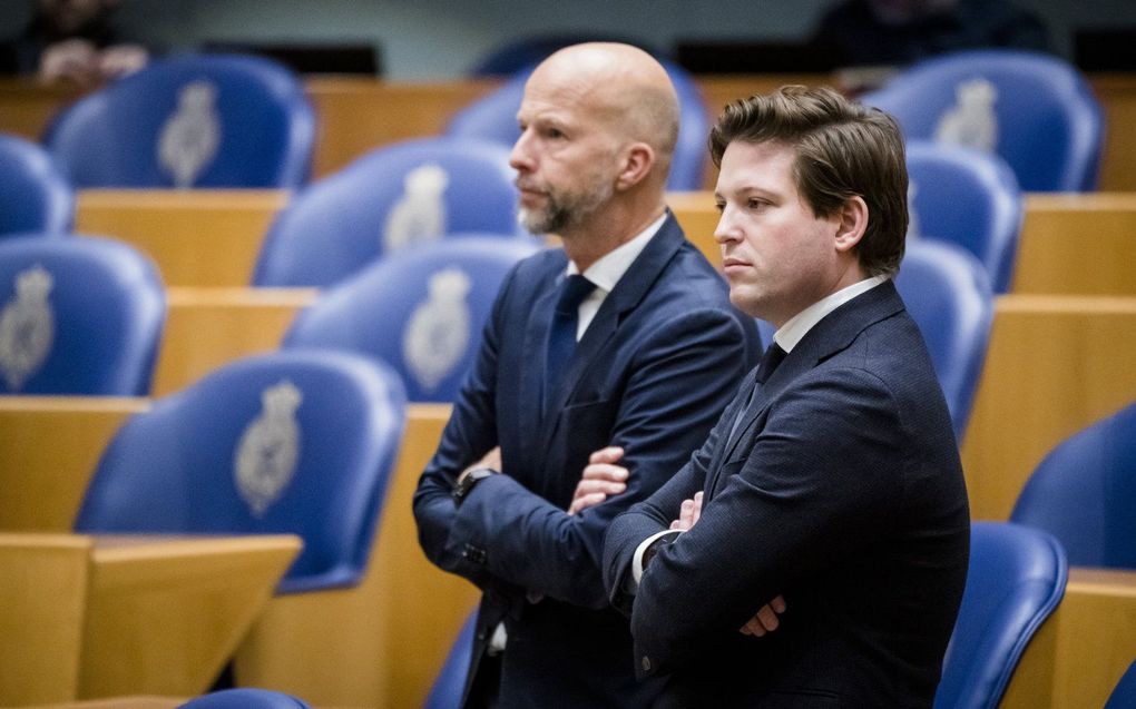 Tjeerd de Groot (D66) en Thom van Campen (VVD) tijdens het debat over het Stikstofrapport van Johan Remkes. beeld ANP, Bart Maat