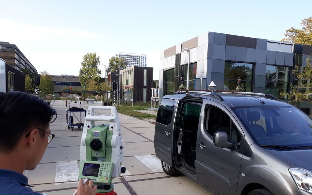 Experimenten met super-gps op de campus van TU Delft. beeld TU Delft