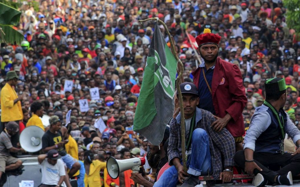 Duizenden mensen demonstreerden de afgelopen weken tegen het racistische politiegeweld en voor een onafhankelijk Papua. Foto: In Jayapura, de hoofdstad van de Indonesische provincie Papoea, hielden de demonstranten een mars door de stad. beeld EPA