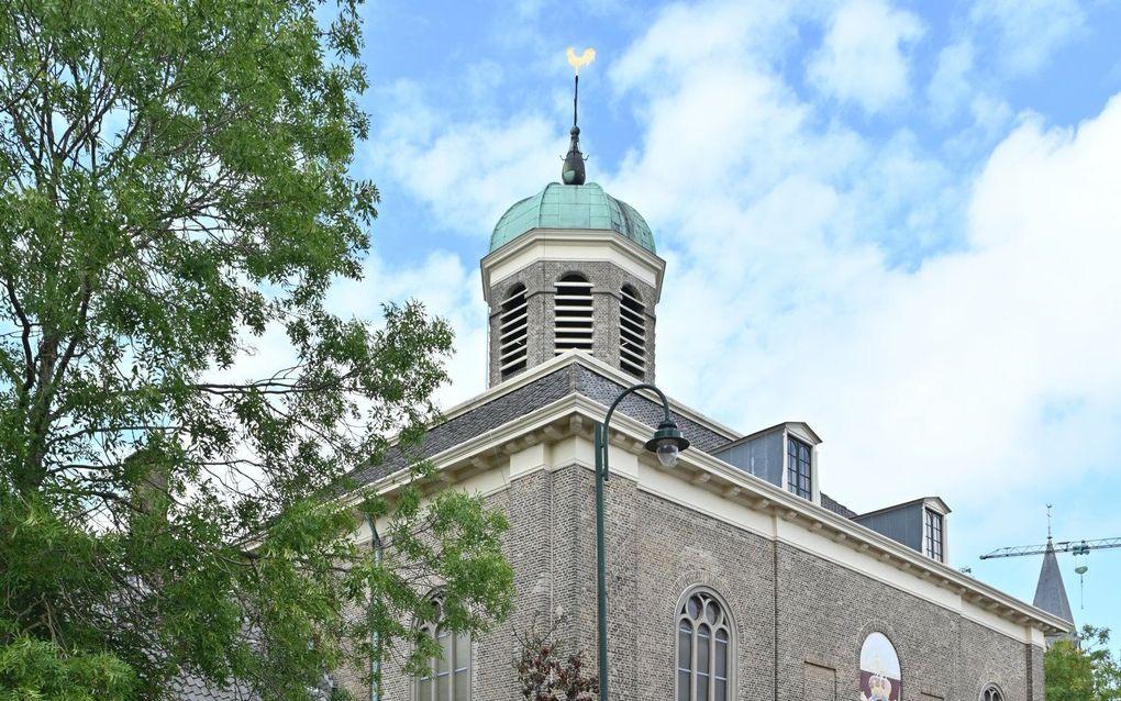 Hervormde kerk in Dinteloord. beeld Piet Pietjouw