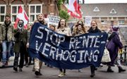 Studenten demonstreerden dinsdag in Amsterdam tegen de renteverhoging op studieleningen, die hen zo’n 5000 euro extra kost. beeld ANP, Koen van Weel