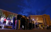 Amerikanen bidden bij de Immanuel Kerk in El Paso tijdens een wake voor de slachtoffers van de schietpartij van zaterdag. beeld EPA, Larry W. Smith