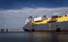Lng-tanker in de Rotterdamse Prinses Arianehaven. beeld ANP, Koen van Weel