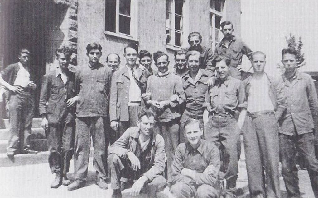 Een groep Merwedegijzelaars kort na de bevrijding in Eisenach. Van de circa zeshonderd jonge mannen die op 16 mei 1944 gegijzeld werden, keerden er 26 niet terug. beeld RD