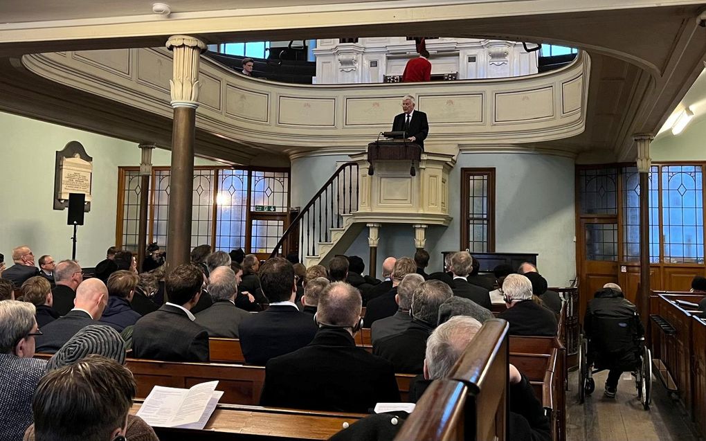 Ds. C. Sonnevelt sprak vrijdagmiddag bij de heropening van Hope Chapel in Rochdale, Engeland. beeld RD