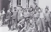 Een groep Merwedegijzelaars kort na de bevrijding in Eisenach. Van de circa zeshonderd jonge mannen die op 16 mei 1944 gegijzeld werden, keerden er 26 niet terug. beeld RD