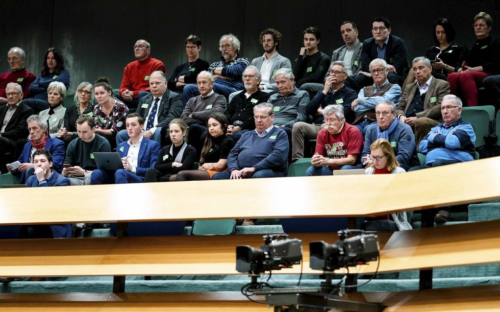 De publieke tribune van de Tweede Kamer zat donderdag vol met Zeeuwen. Ze zijn boos over het feit dat de marinierskazerne niet naar Zeeland komt. beeld ANP, Bart Maat