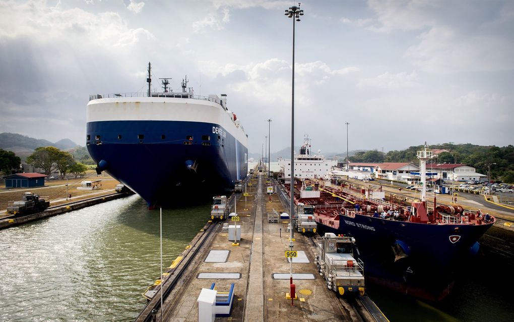 Sluizen in het Panamakanaal. De lage waterstand in het kanaal heeft invloed op de rente. beeld ANP, Koen van Weel