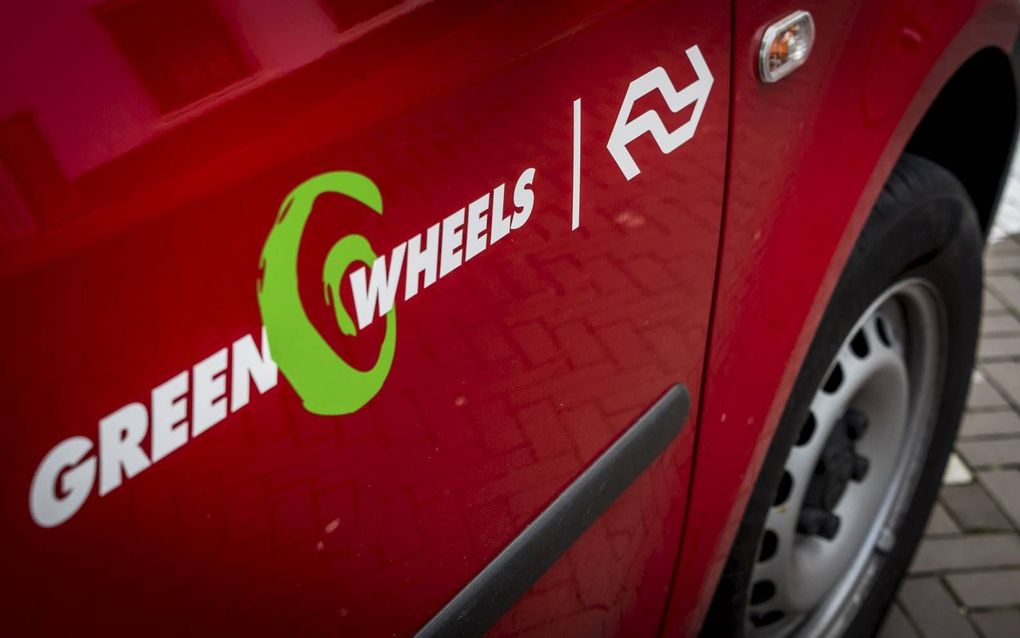 Een deelauto van autoverhuurplatform GreenWheels.   beeld ANP, Lex van Lieshout