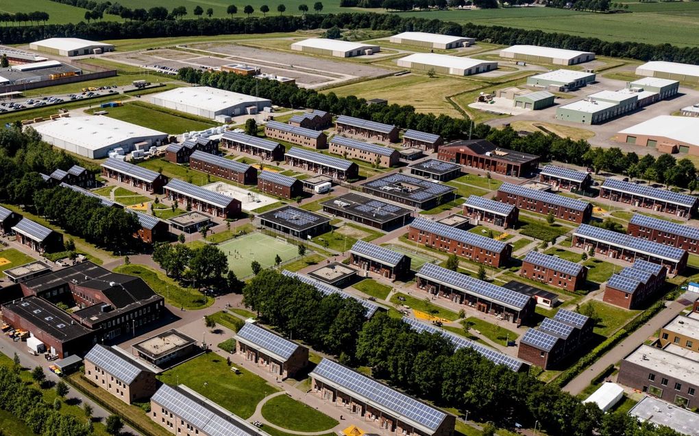 Dronefoto van het opvangcentrum voor asielzoekers in Ter Apel. beeld ANP, Sem van der Wal