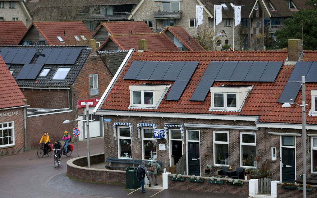 Zonnepanelen op Vlieland. beeld ANP, CATRINUS VAN DER VEEN