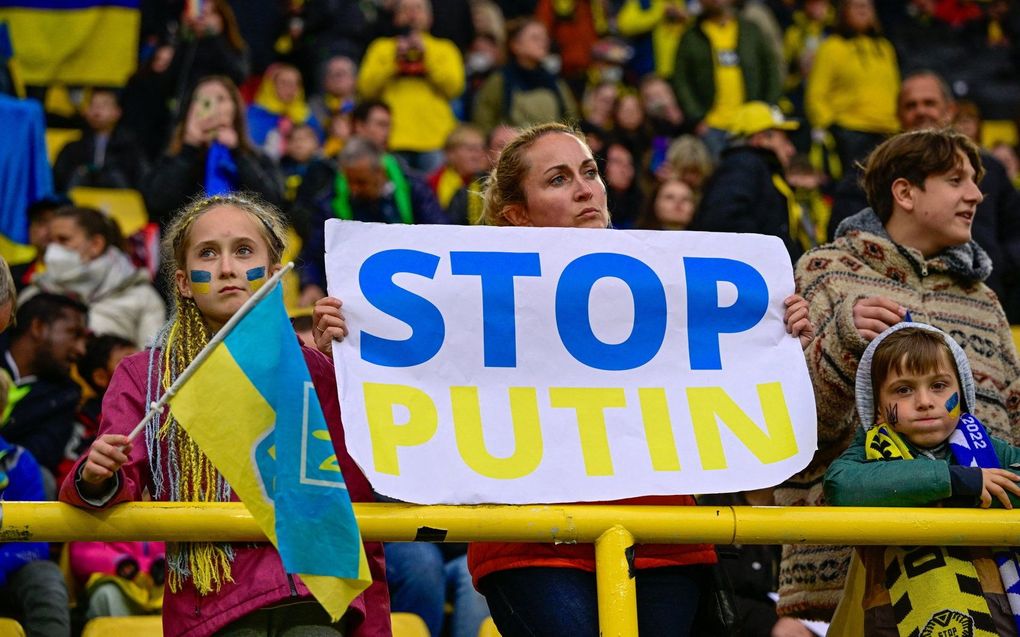 Voetbalsupporters protesteerden deze week in het Duitse Dortmund tegen de Russische president Poetin. Beeld AFP, Sascha Schuermann