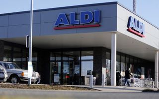 Een ALDI Nord-winkel in Luenen, West-Duitsland. Sommige winkels sluiten een uur eerder om energie te besparen. beeld AFP, Leon Kuegeler